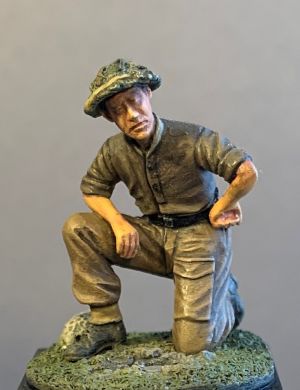 S2KF010 - British tommy kneeling